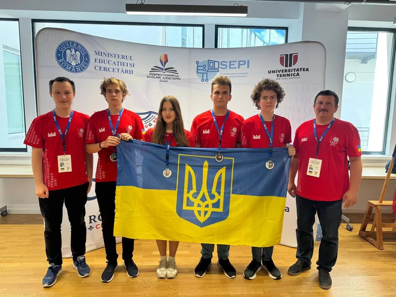 From left to right: Anton Tsypko, Stepan Simak, Daria Perekopska, Illia Shevchenko, Valerii Kovnatskyi, Oleksandr Mitsa